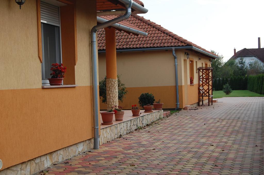 Mediterrán Vendégház Nagyatád Exterior foto